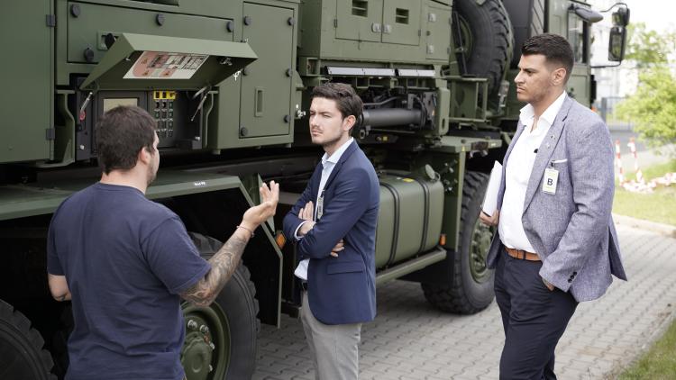 Nils Gründer macht sich eigenes Bild von deutscher Spitzen-Wehrtechnik