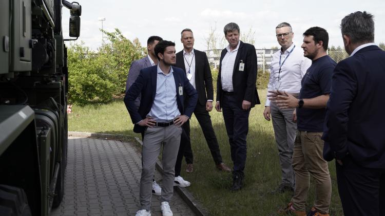Nils Gründer macht sich eigenes Bild von deutscher Spitzen-Wehrtechnik